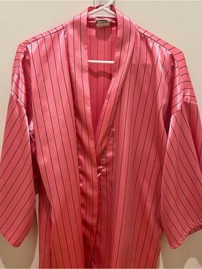 Jayre Hot Pink Satin Pinstripe Kimono Robe gently worn